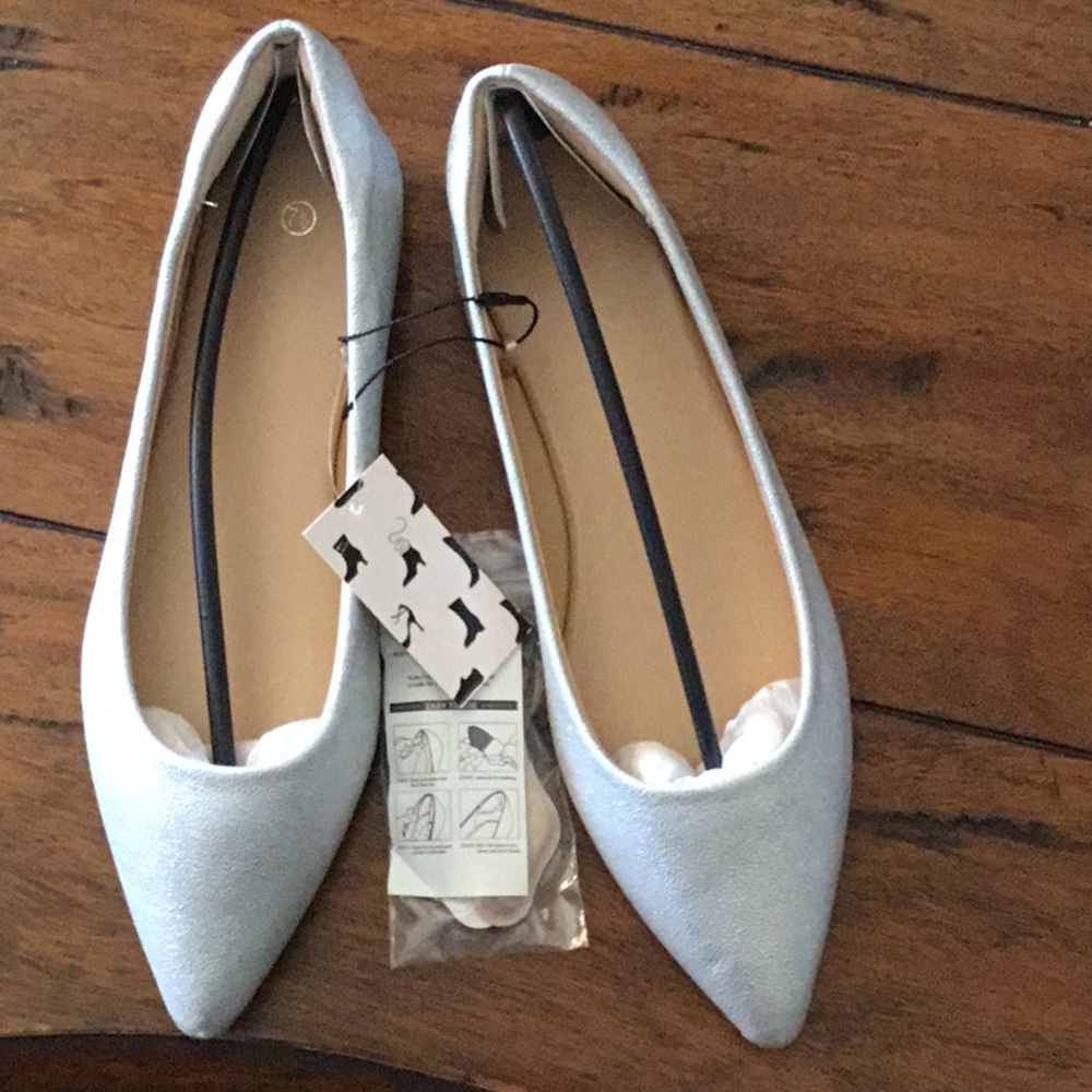Women’s Silver shoes, flat, size 7 1/2 ~ brand new ~ great for wedding